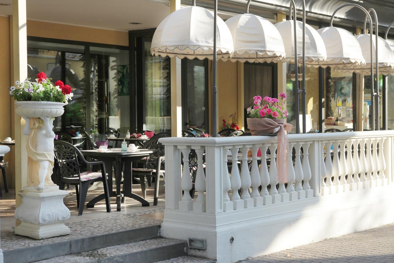 Hotel La Nidiola Riccione Exterior foto
